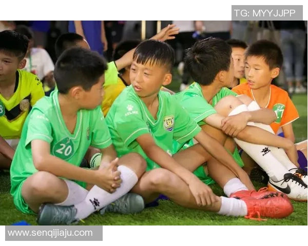 足球巨星首份工资揭秘 从贫困少年到世界顶级球员的蜕变之路